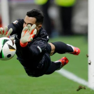 开云平台-点球3连扑！当年被C罗安慰的科斯塔今天救了C罗